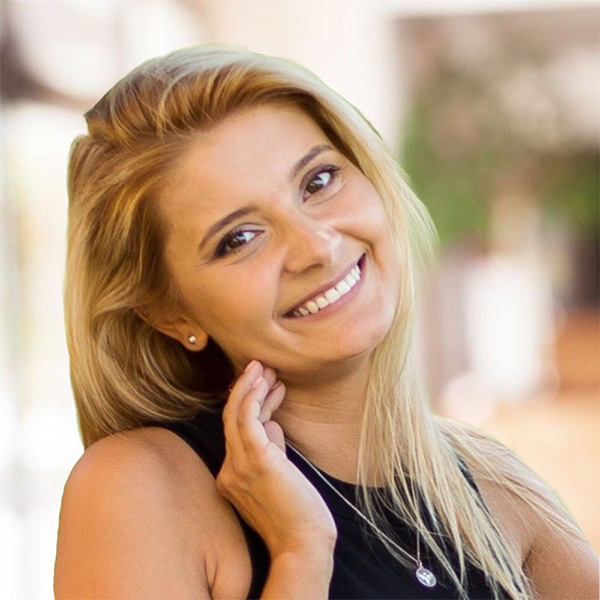 Cristina Ardelean - Social Media